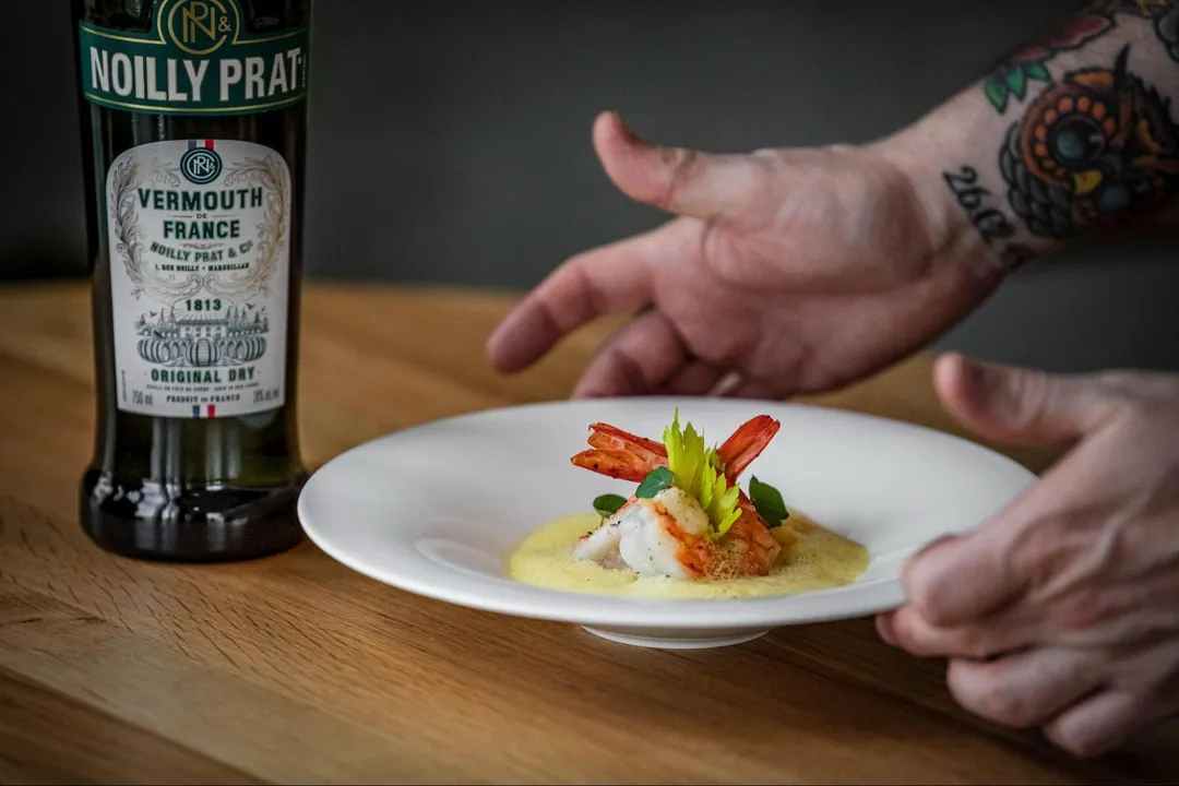 FEST DER GESCHMACKSSINNE: STERNEKOCH DANIEL GOTTSCHLICH UND NOILLY PRAT PRÄSENTIEREN RAFFINIERTE REZEPTIDEEN ZU WEIHNACHTEN